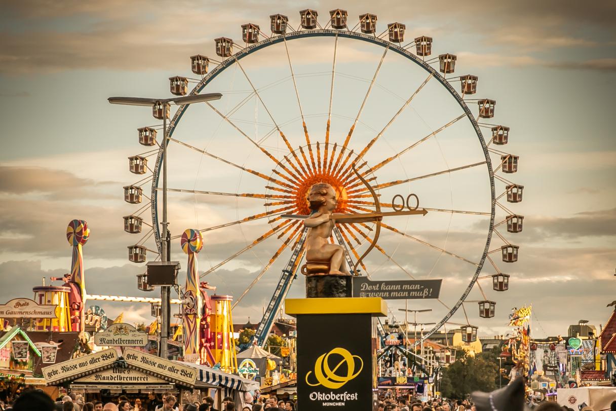 Photo of ladies in Oktoberfest